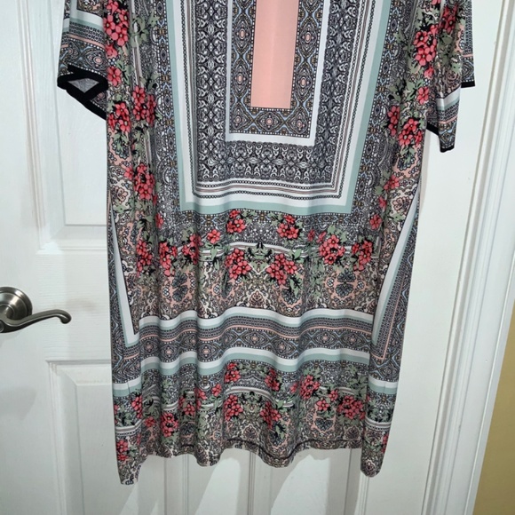 Sandra Darren Border Print and Floral dress Sz 18W medallion front - Picture 7 of 9